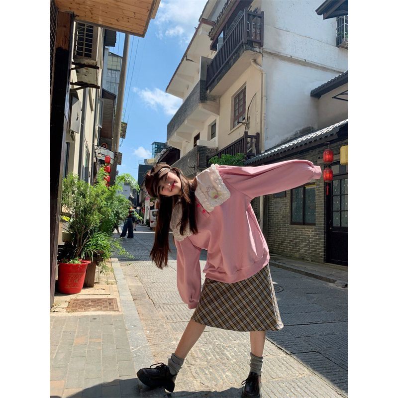 Áo nỉ tiểu thư dáng rộng phong cách ngọt ngào