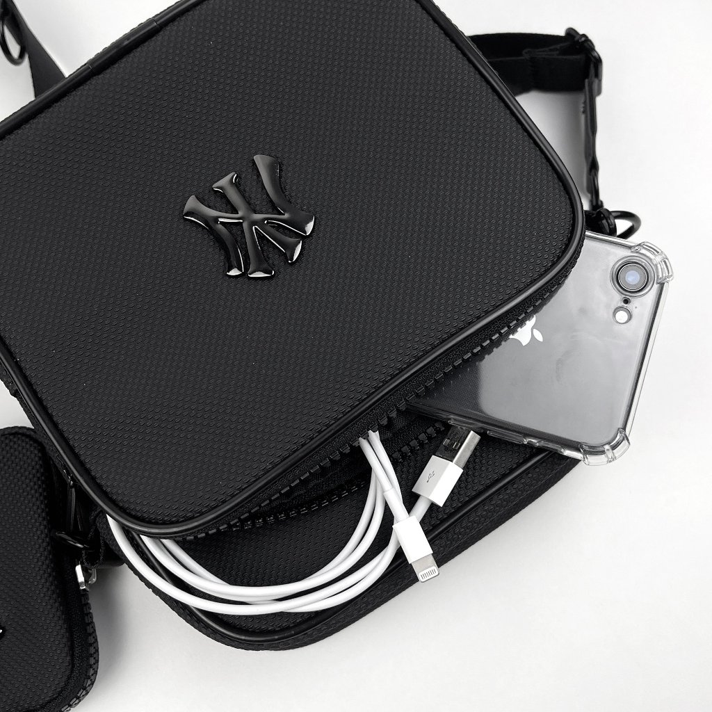 Túi đeo chéo nam nữ MLB logo NY thép chất liệu da PU chống thấm nước màu đen form ngang 2 ngăn size 17cm x 17cm x 6cm