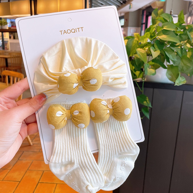 Set mũ và tất cho bé sơ sinh siêu dễ thương phong cách Hàn Quốc