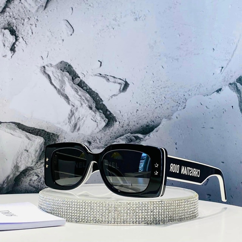 Kính Di.Or sao mẫu hót năm 2023