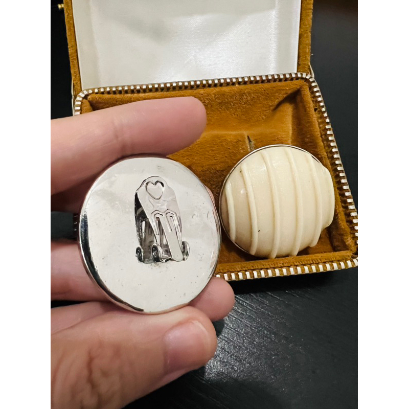 Bông tai vintage nhựa phối kim loại dạng kẹp