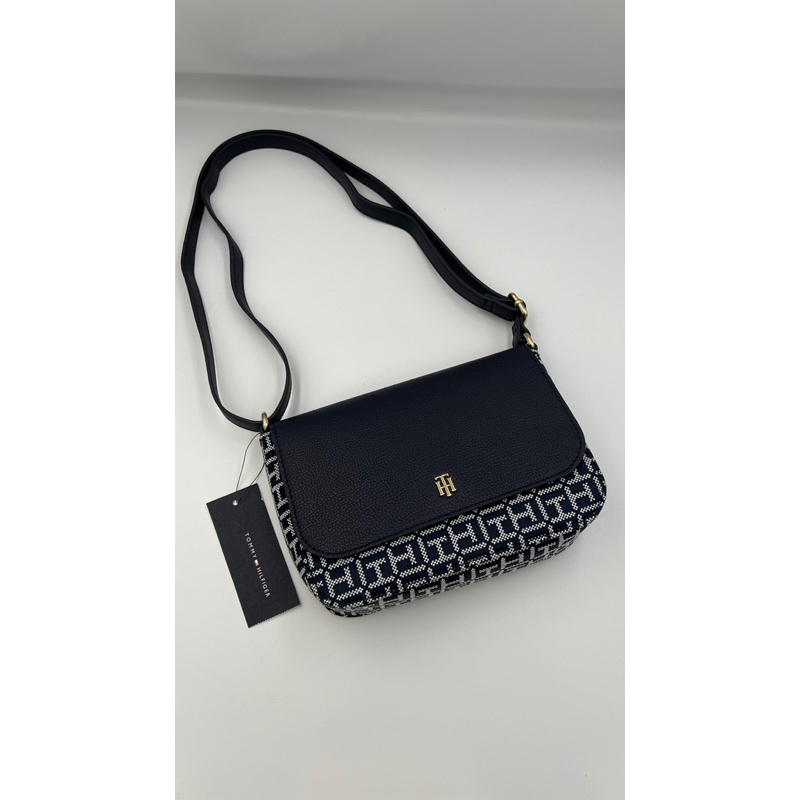 Túi đeo chéo Tommy
