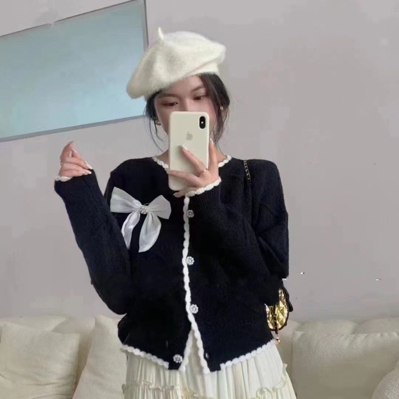 Áo len nơ đen trắng