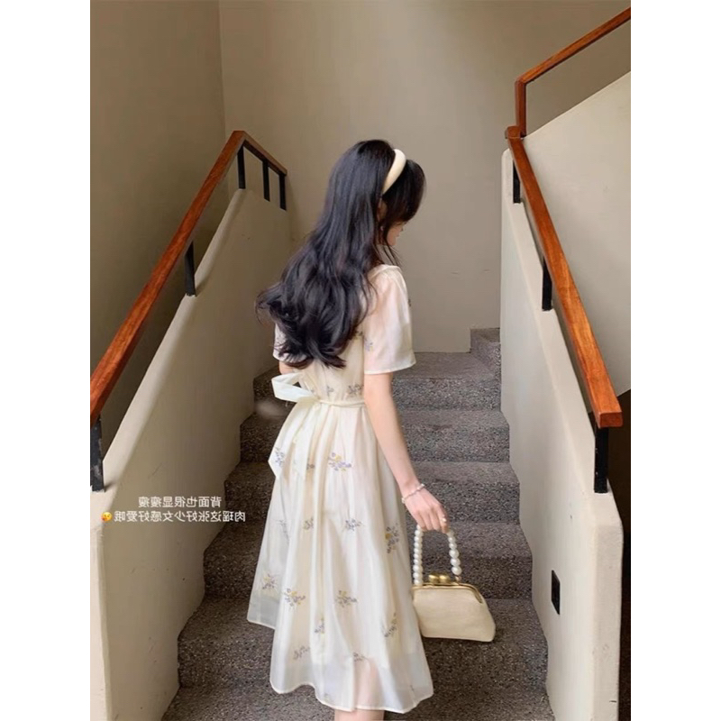 Váy Đầm Thêu Hoa Nhí Dáng Dài Thắt Eo Cổ Lá Đính Khuy Kiểu Pháp Phong Cách Tiểu Thư Nhẹ Nhàng, Đầm Hoa Nhí Dáng Dài