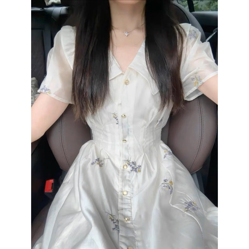 Váy Đầm Thêu Hoa Nhí Dáng Dài Thắt Eo Cổ Lá Đính Khuy Kiểu Pháp Phong Cách Tiểu Thư Nhẹ Nhàng, Đầm Hoa Nhí Dáng Dài