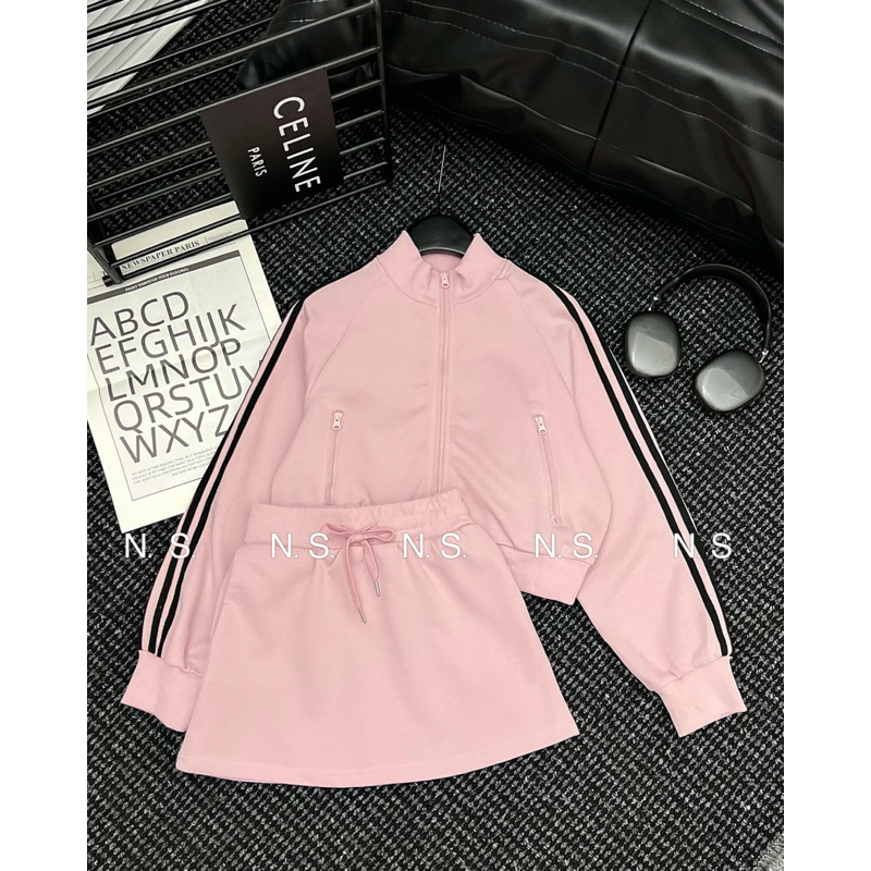 Áo khoác + chân váy