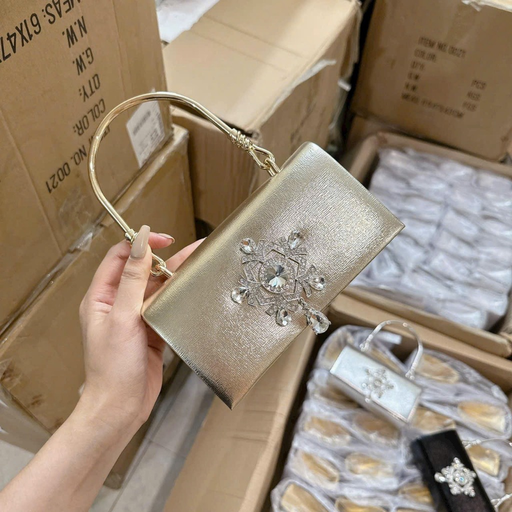 Túi đeo chéo cầm tay da bóng đính đá đi chơi đi tiệc siêu sang