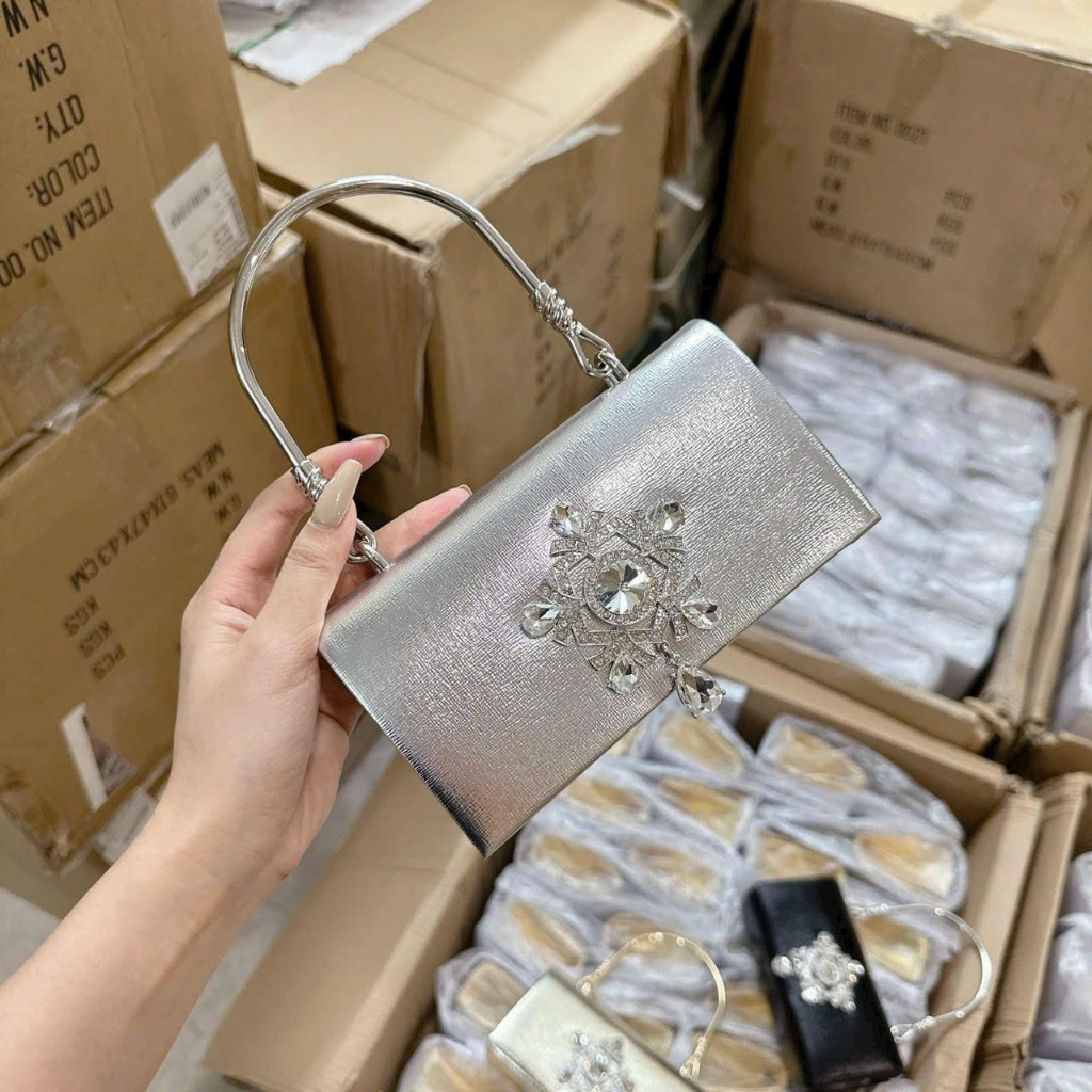 Túi đeo chéo cầm tay da bóng đính đá đi chơi đi tiệc siêu sang