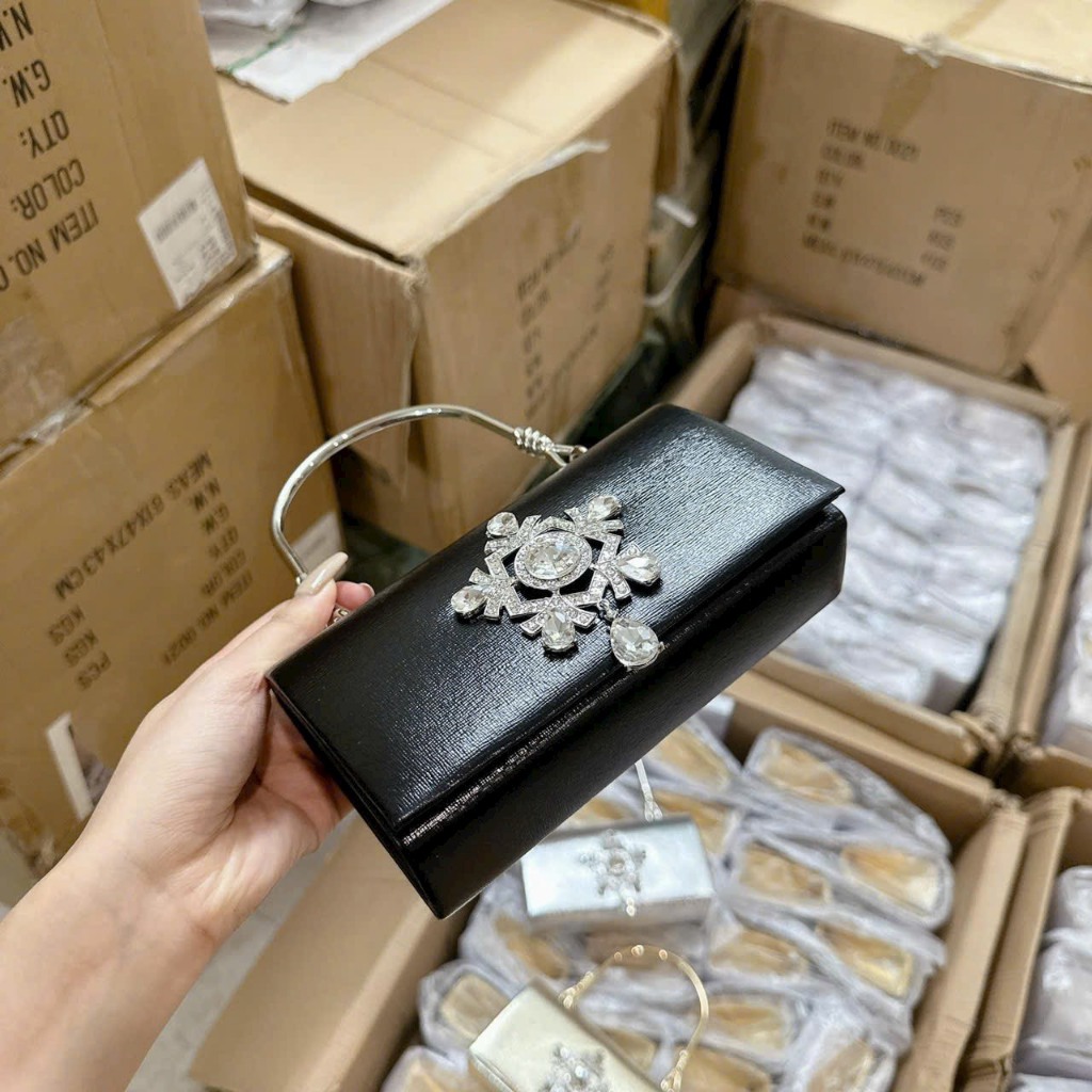 Túi đeo chéo cầm tay da bóng đính đá đi chơi đi tiệc siêu sang