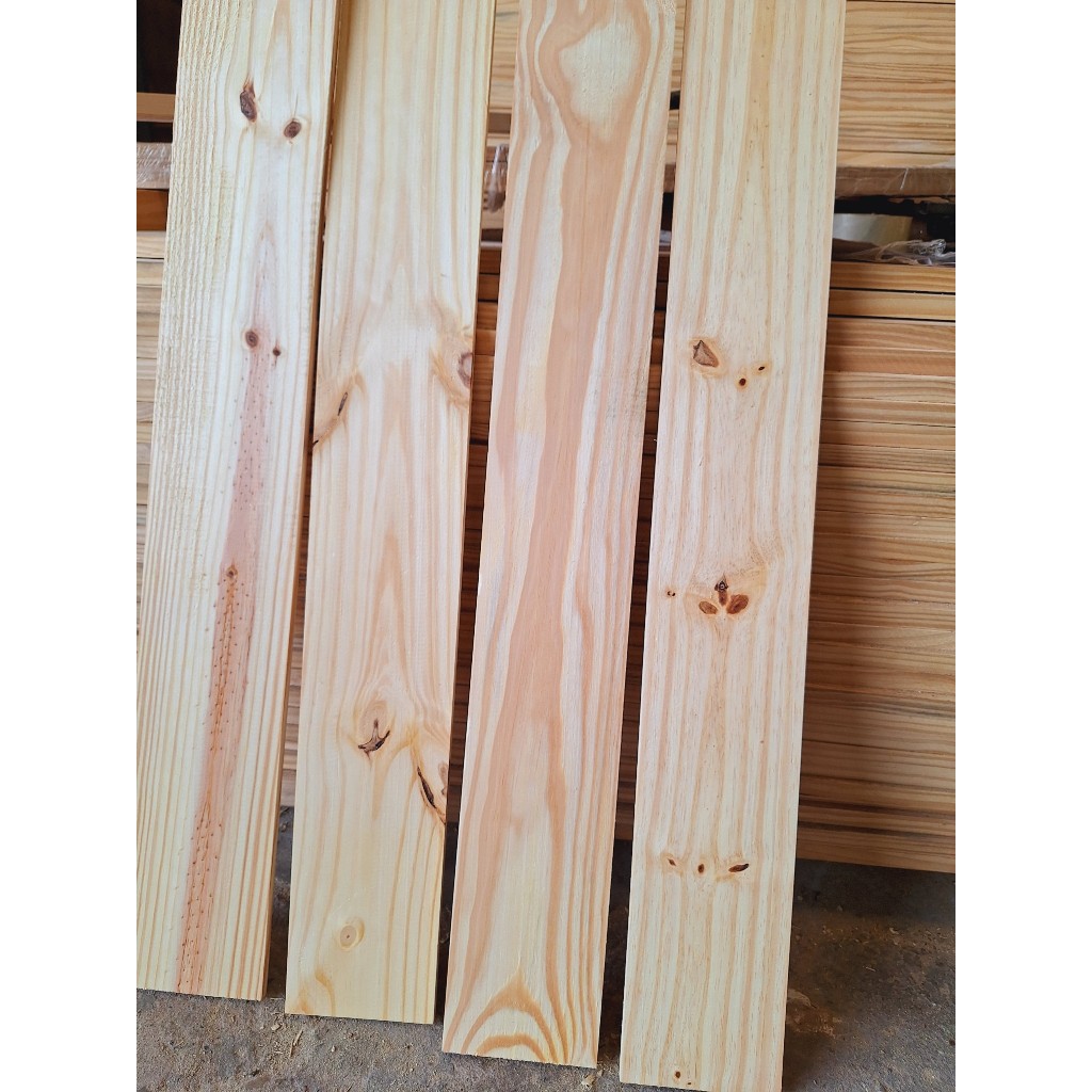Thanh gỗ thông mới dài từ 180cm, mặt rộng 13cm dày 1,3cm. Hàng đẹp phù hợp decor, làm kệ