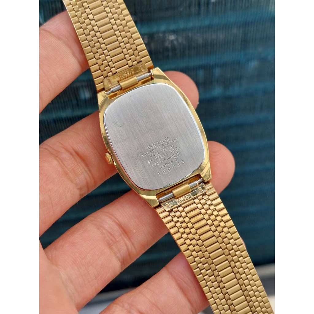 Đồng hồ nam Seiko mặt tank bầu hàng si chạy pin