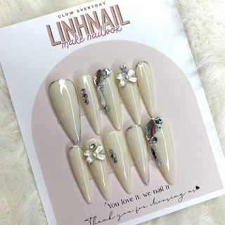 L004 Nailbox thiết kế màu trắng sữa đính đá