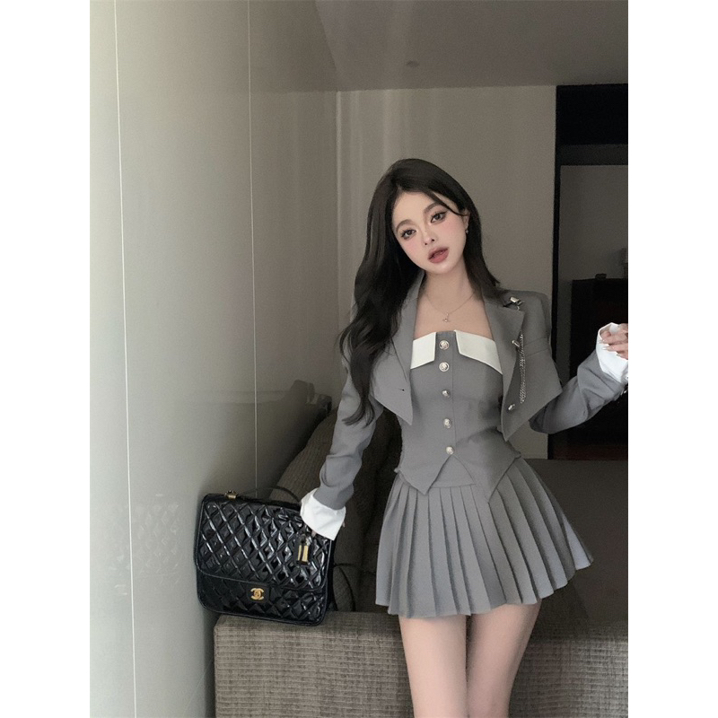 Bộ ba món quần áo JK mùa thu phong cách tỷ tỷ douyin dou áo khoác dạng ống top top váy xếp ly eo cao