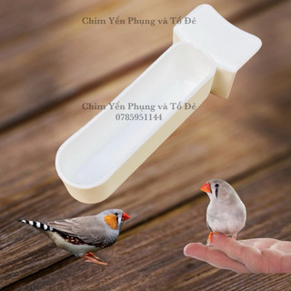 Cóng nhỏ đựng khoáng, vitamin (gài vào lồng) cho chim cảnh.