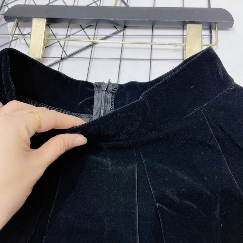 Chân váy nhung cạp cao ly to dáng ngắn