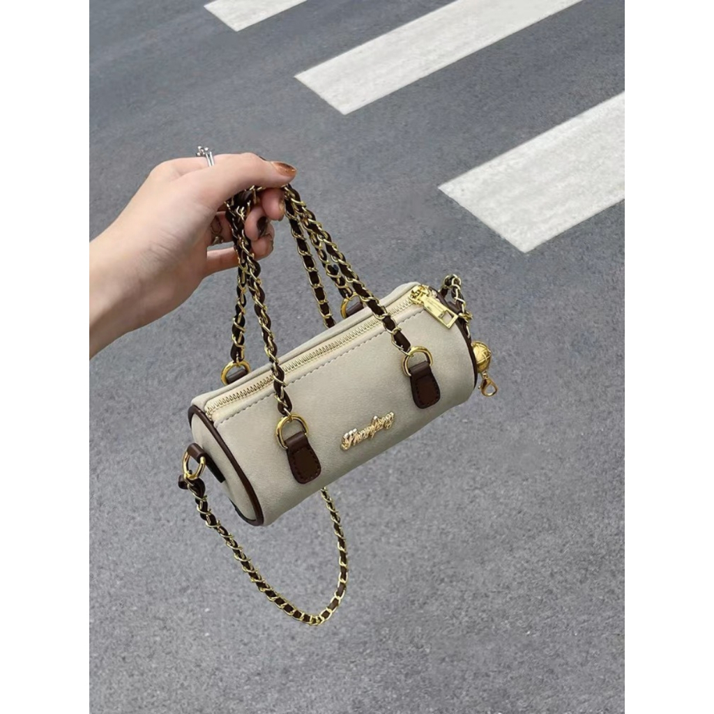 Túi xách đeo chéo da lộn dáng trống, dây xích phong cách retro