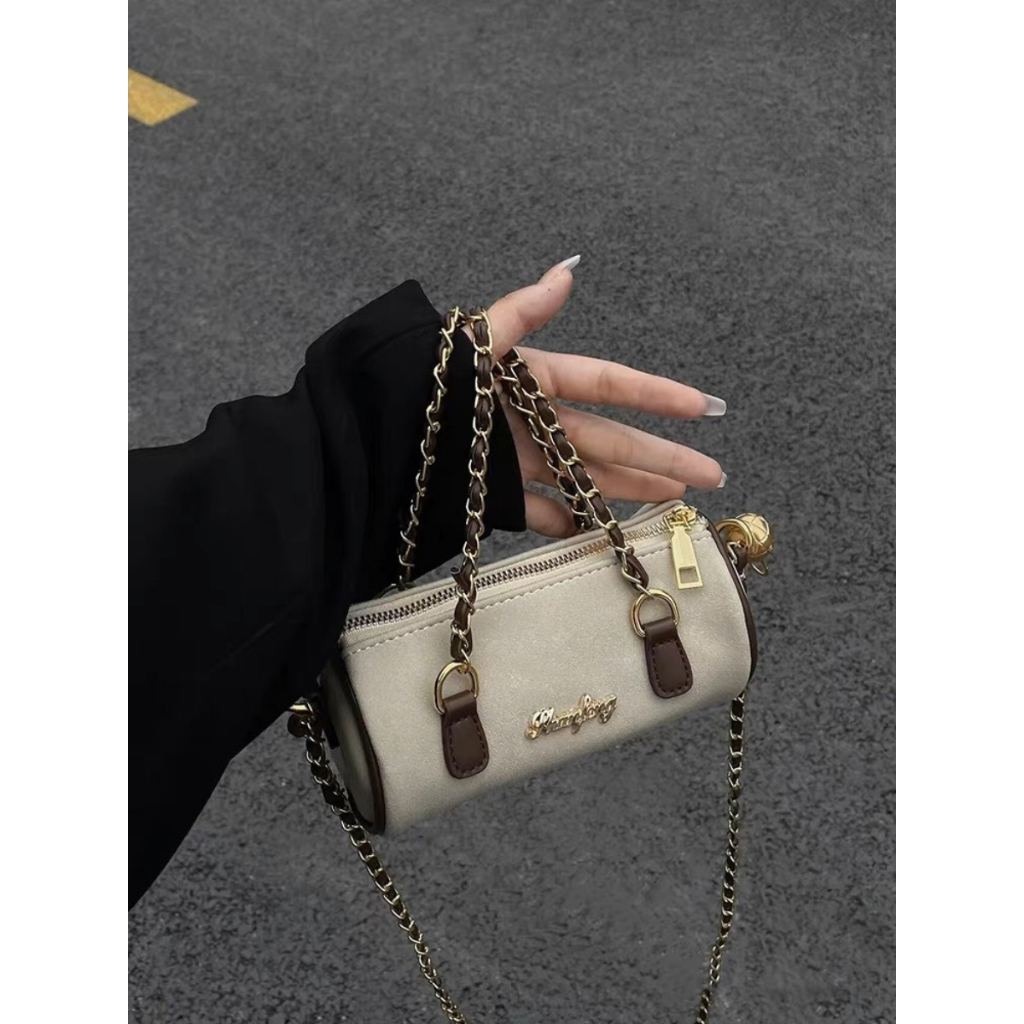 Túi xách đeo chéo da lộn dáng trống, dây xích phong cách retro