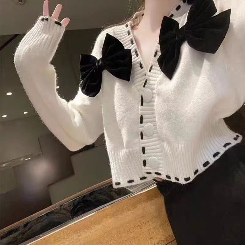 ÁO KHOÁC LEN ĐẶT TRÊN L.I.V.E