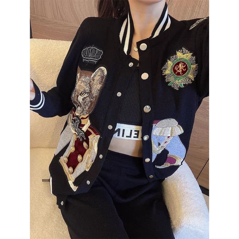 ÁO KHOÁC LEN ĐẶT TRÊN L.I.V.E