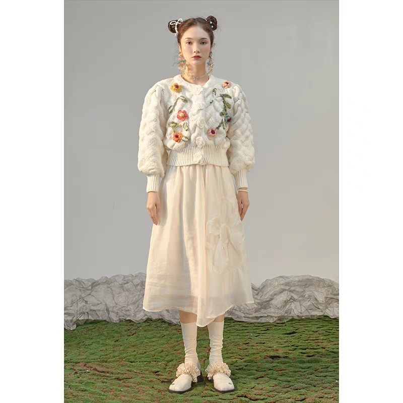 ÁO KHOÁC LEN ĐẶT TRÊN L.I.V.E