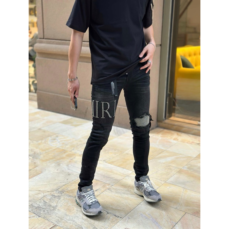 ⚜️[𝐇𝐢𝐠𝐡𝐭 𝐐𝐮𝐚𝐥𝐢𝐭𝐲]Quần Jeans AMIRI 634 𝐋𝐢𝐤𝐞𝐚𝐮𝐭𝐡 thêu chữ mix đính đá chất đét đẹp leng keng