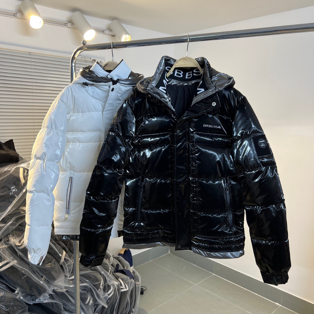 Áo Phao Nam Bóng Loáng Dáng Xuông Có Mũ Liền Phối 2 Màu Logo Tay