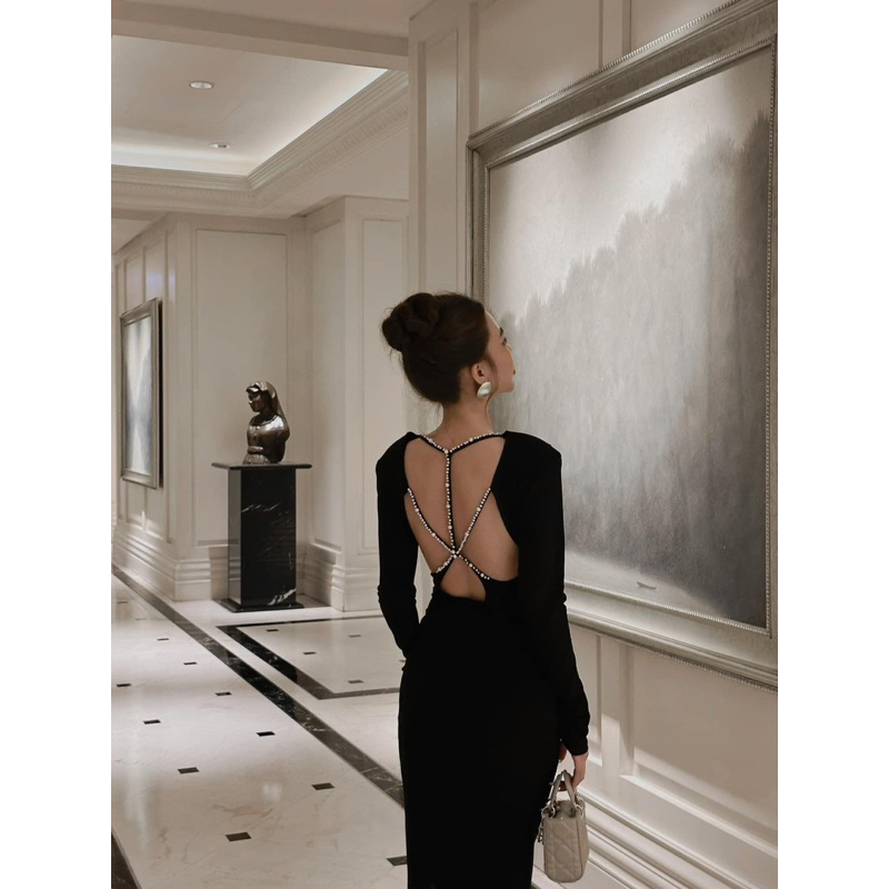 Đầm maxi tay dài hở lưng kết cườm