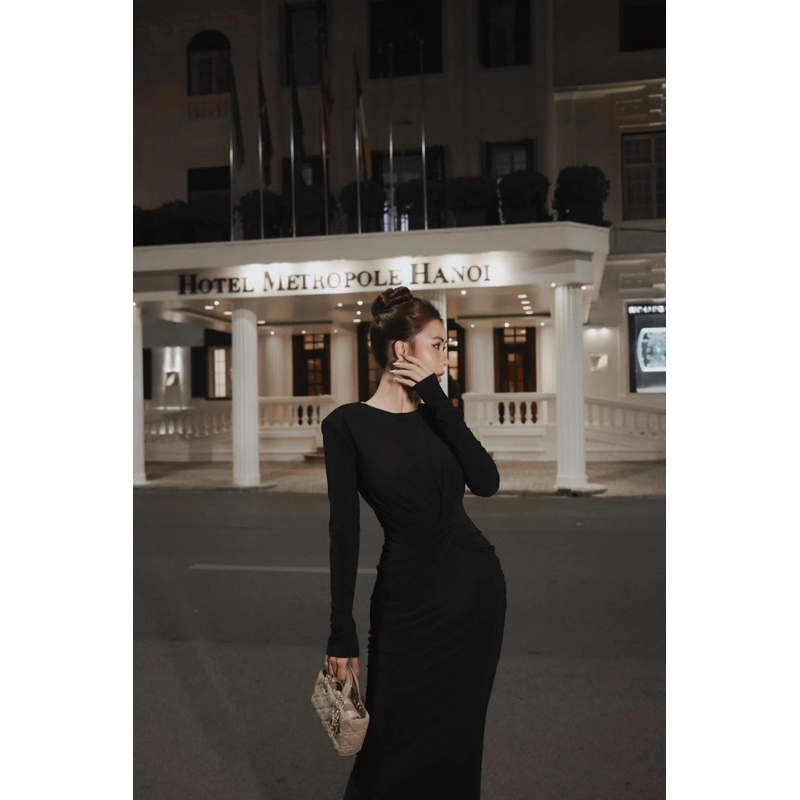 Đầm maxi tay dài hở lưng kết cườm