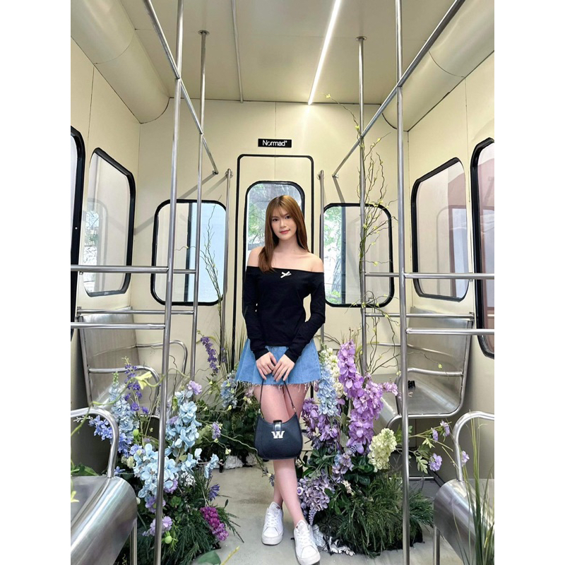 Ceci Cela - Áo Thun Bẹt Vai Nơ Bowi