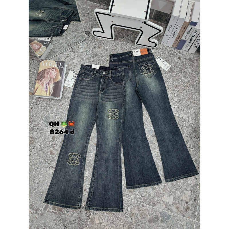 quần jeans ống loe chà leo hottren thời trang 2023