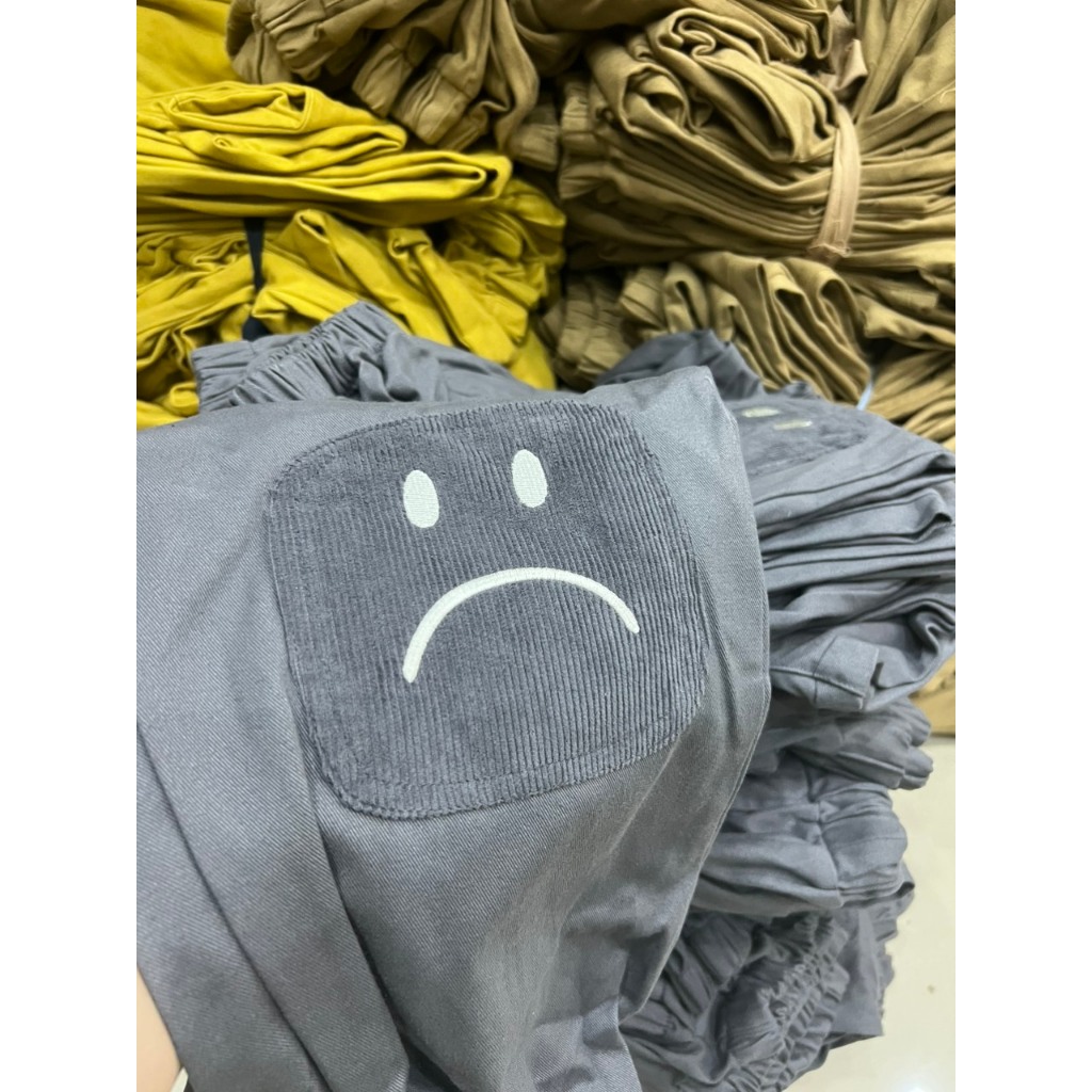 Quần kaki jogger bé trai lưng thun gối táp hình mặt cười , hàng VNXK Hàn