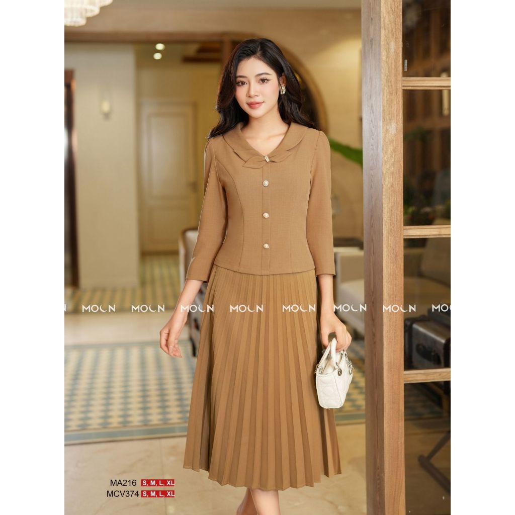 Áo sơ mi công sở nữ 𝐌𝐎𝐎𝐍 mix chân váy xếp ly, áo dáng ngắn chất xước hàn MA216 chân váy dài basic chất chéo lỳ MCV374