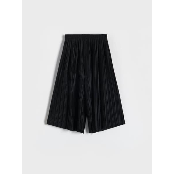 Quần Culotte đen nhung cho bé