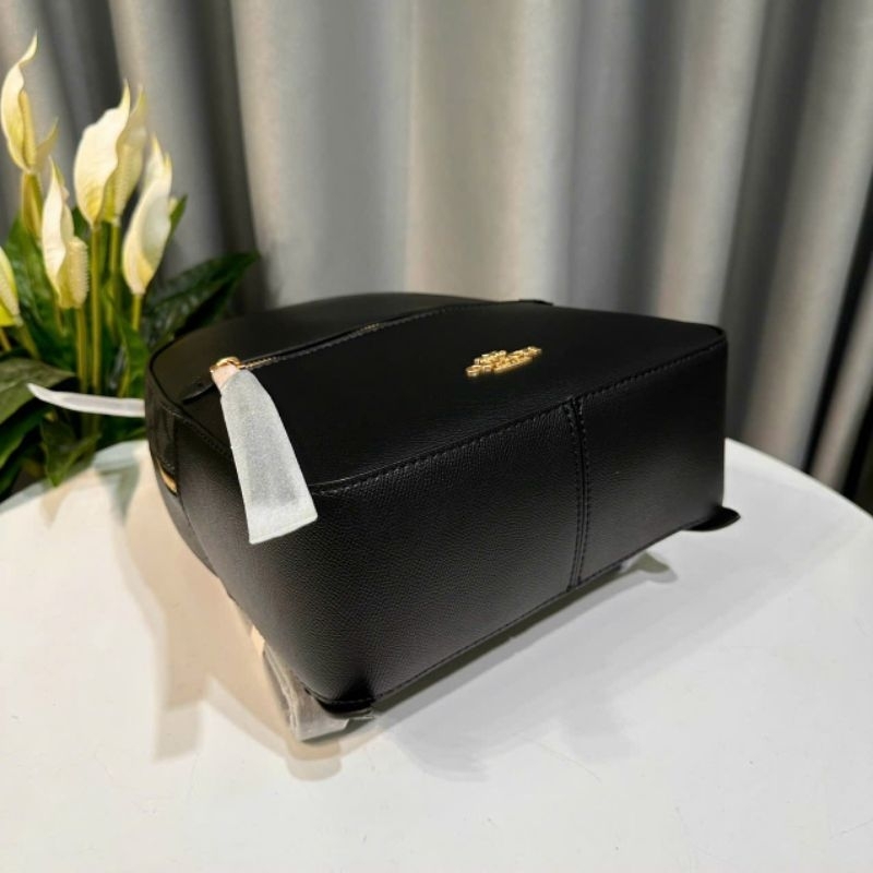 Jordyn Backpack In Signature Canvas. Mẫu balo đơn giản dễ sử dụng