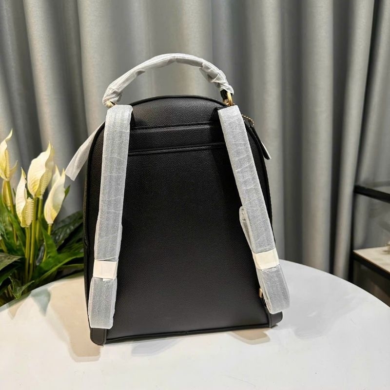 Jordyn Backpack In Signature Canvas. Mẫu balo đơn giản dễ sử dụng