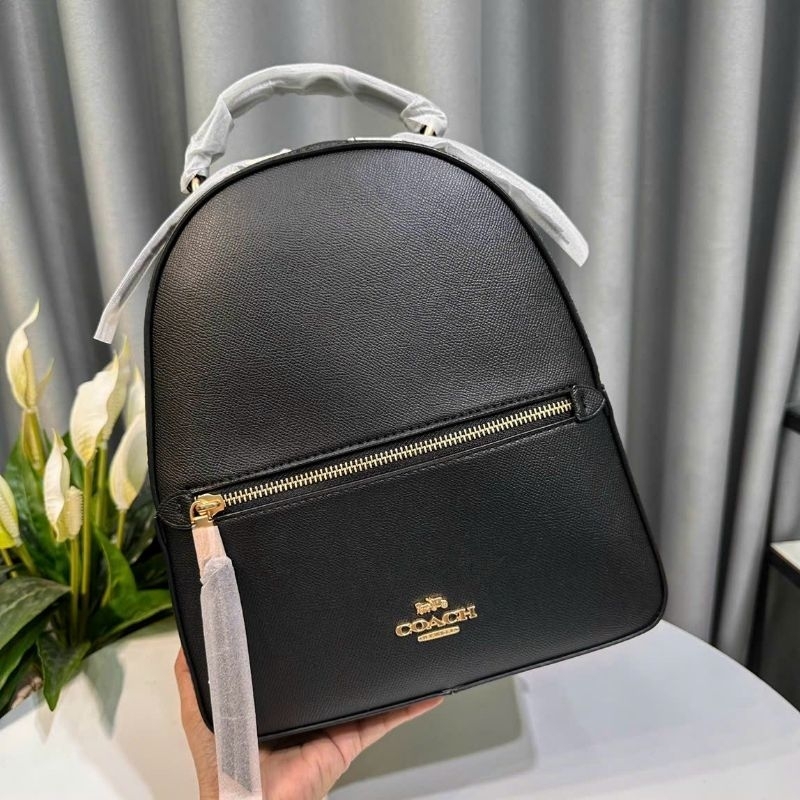 Jordyn Backpack In Signature Canvas. Mẫu balo đơn giản dễ sử dụng