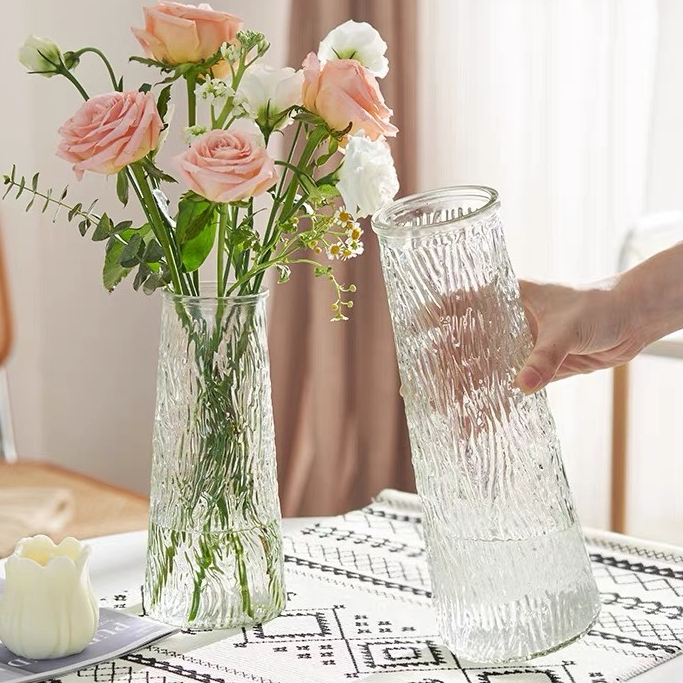 Bình hoa trang trí thuỷ tinh đơn giản đẹp kẻ sọc dọc và vân sần Qhouse  , lọ hoa decor trang trí kệ tủ tivi phòng khách