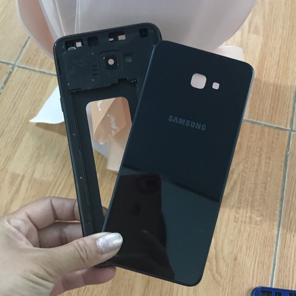 Bộ vỏ Samsung J4+ /J4 plus / J415f (gồm lưng,sườn,xương và phím bấm)