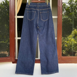 QUẦN JEANS ỐNG SUÔNG DÁNG BASIC MÀU XANH ĐẬM (BẢN CÀI KHUY)