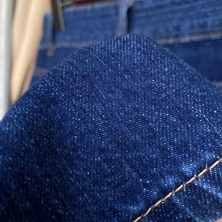 QUẦN JEANS ỐNG SUÔNG DÁNG BASIC MÀU XANH ĐẬM (BẢN CÀI KHUY)