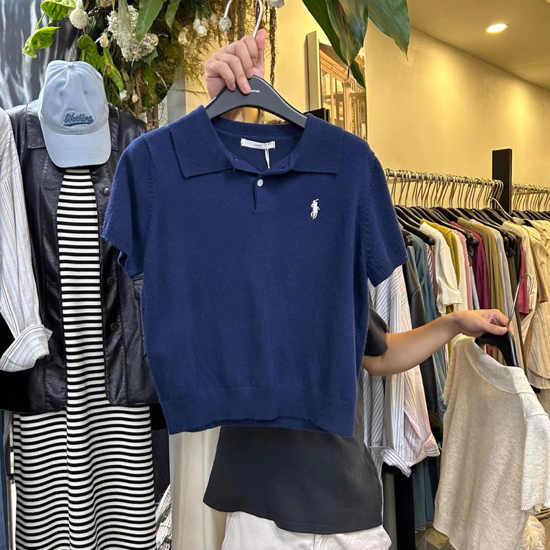 KAYY. Áo polo len trơn thêu ngực _ A2500