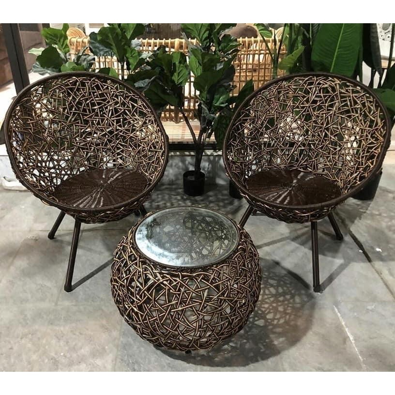 Bộ bàn ghế PuTin 3D chân chéo gồm 1 bàn và 2 ghế giả mây lõi thép dùng thư giãn trang trí sân vườn bảo hành 24 tháng