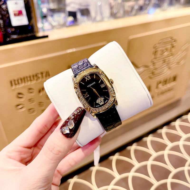 Đồng hồ nữ Versace dây da đen mặt vuông