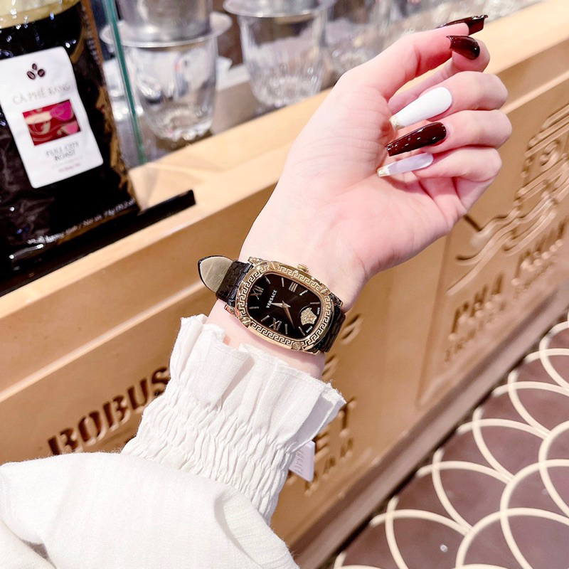 Đồng hồ nữ Versace dây da đen mặt vuông
