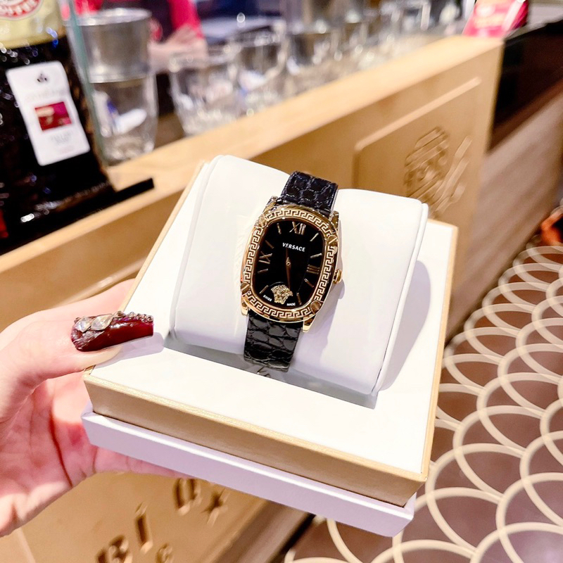 Đồng hồ nữ Versace dây da đen mặt vuông