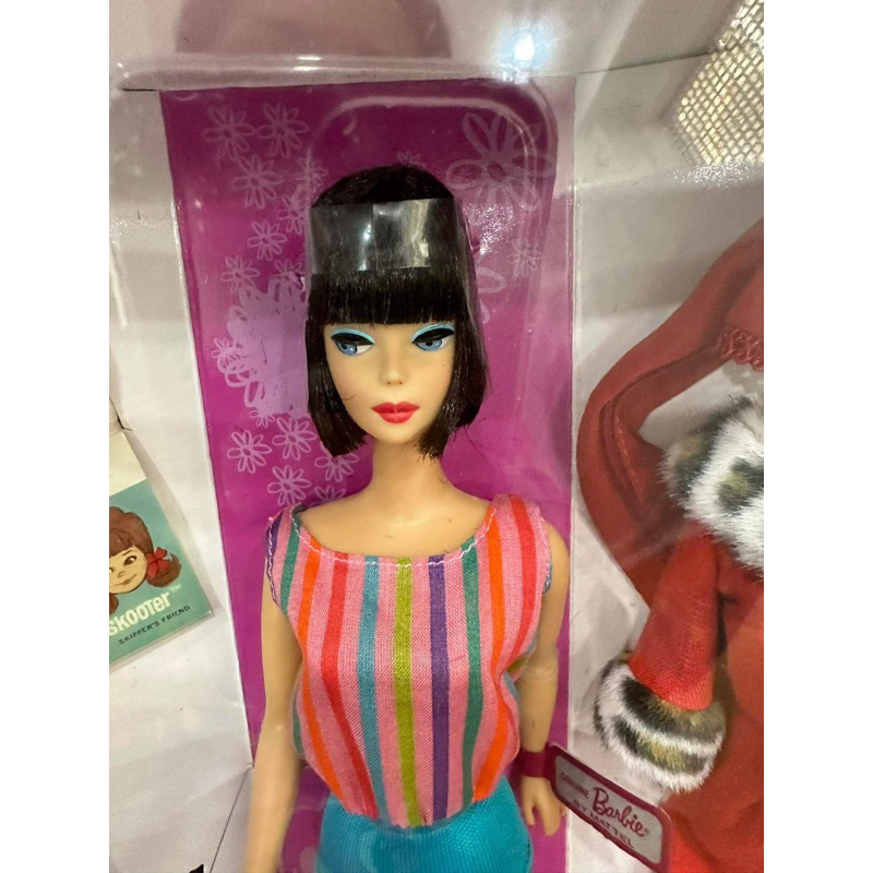 Búp bê Barbie with Lifelike Bendable Legs