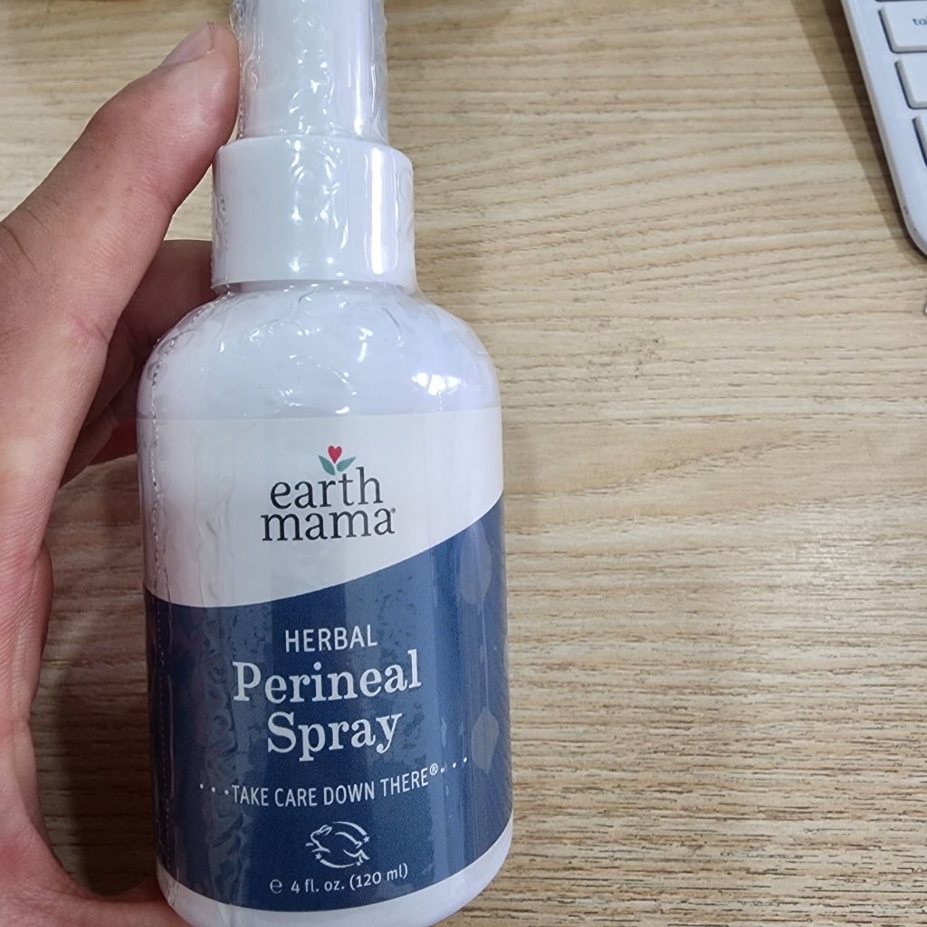 Xịt Giảm đau tầng sinh môn sau sinh trĩ Earth Mama Herbal Perineal Spray 120ml EARTHMAMA