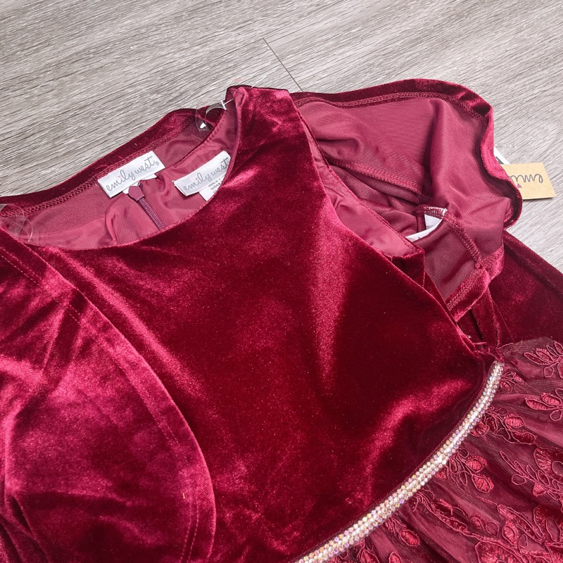 Set váy kèm cardigan nhung đỏ Emily