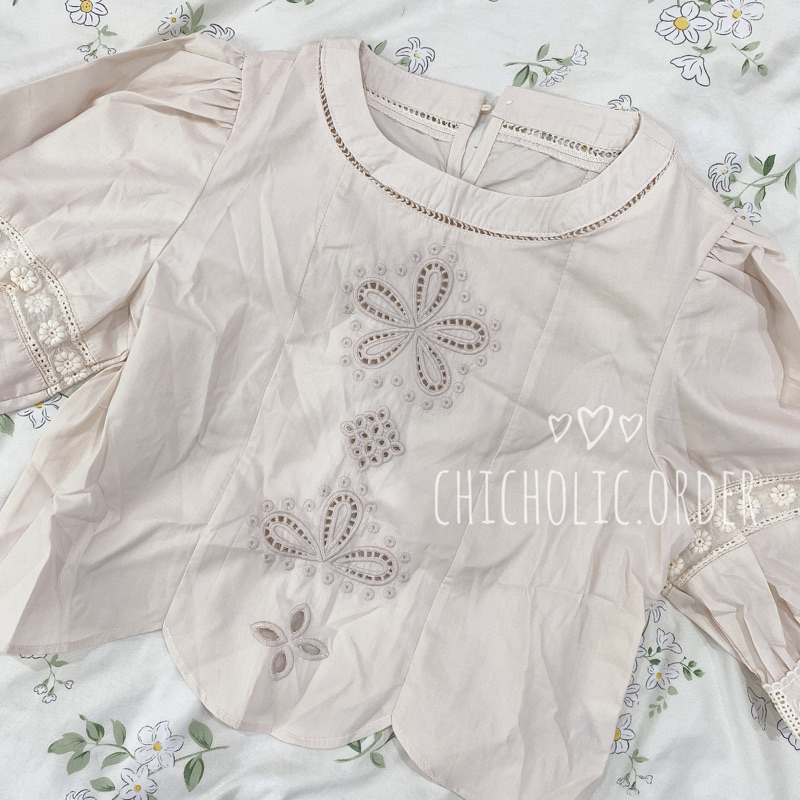 Set váy màu hường thêu rỗng áo sơ mi tay ngắn váy mùa hè váy dài Bộ hai món