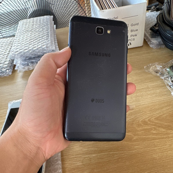 Điện thoại cũ samsung j7